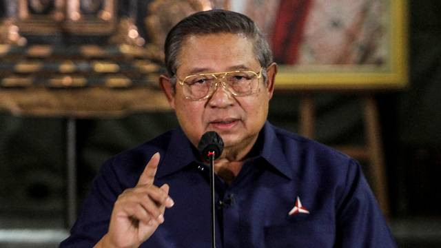 Ketua Majelis Tinggi Partai Demokrat Susilo Bambang Yudhoyono menyampaikan keterangan pers terkait KLB Partai Demokrat di Puri Cikeas, Bogor, Jawa Barat, Jumat (5/3). Foto: Asprilla Dwi Adha/ANTARA FOTO