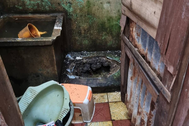 Closet meledak di rumah warga di kawasan Duren Sawit, Jakarta Timur, pada Jumat (3/3/2023). Foto: Dok. Istimewa