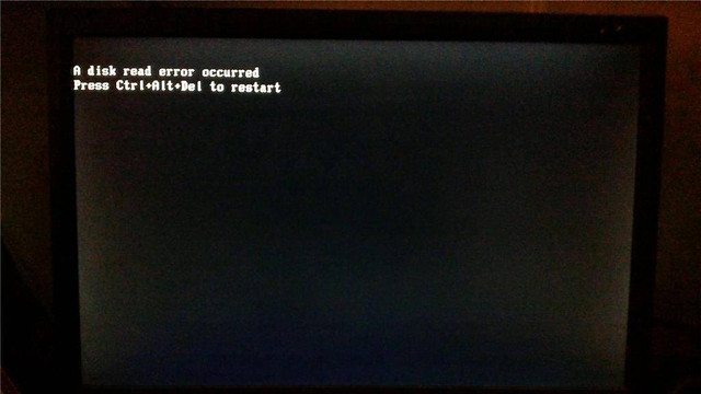Ilustrasi tampilan A disk read error occurred di Windows. Foto: Microsoft Community