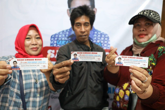 Bazar sembako murah yang digelar UKM Sahabat Sandi Uno menjelang Ramadhan. Foto: Dok. Istimewa