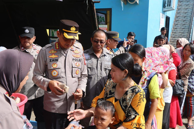 Kapolres Metro Tangerang Kota, Kombes Pol Zain Dwi Nugroho (kiri). Dok: kumparan.