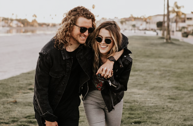 Ilustrasi Rekomendasi Pertanyaan Kocak untuk Pacar. Foto: Unsplash/Becca Tapert