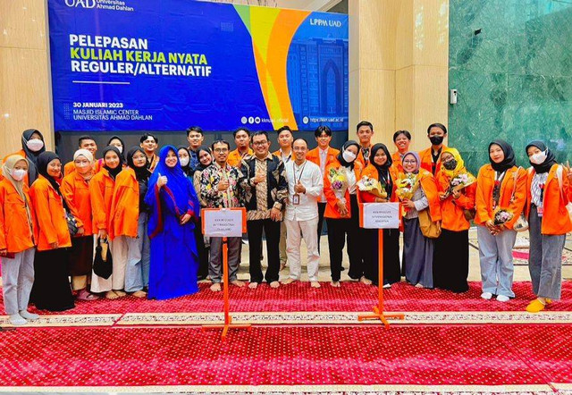 Foto Pelepasan KKN Internasional di Islamic Canter Masjid Universitas Ahmad Dahlan, Kampus IV