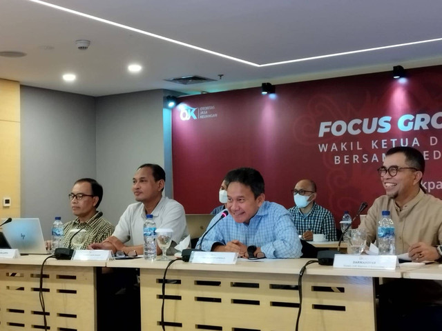 Wakil Ketua OJK Mirza Adityaswara saat FDG di Balikpapan, Kalimantan. Foto: Angga Sukmawijaya/kumparan