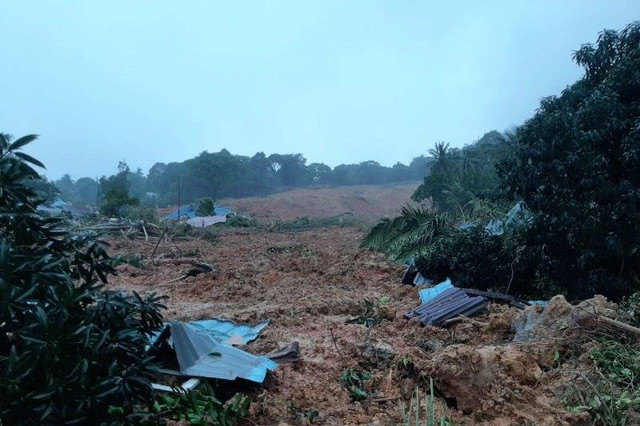 Longsor di Kampung Molon, Desa Pangkalan, Kecamatan Serasan, Kabupaten Natuna, Kepri, Senin (6/3). Foto: BPBD Natuna/HO/ANTARA