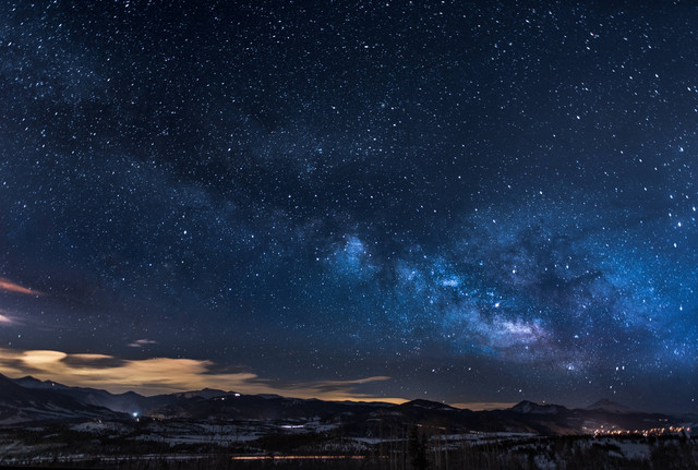 Ilustrasi Kata Mutiara Malam sebagai Bahan Perenungan. Foto: Unsplash/Nathan Anderson.