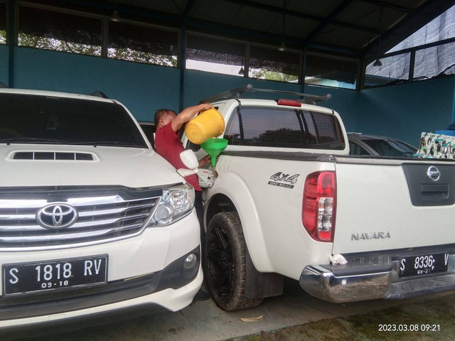 Rupbasan Mojoketo Isi BBM Konsisten Rawat Mobil Rampasan (Foto:HumasRupMoker)