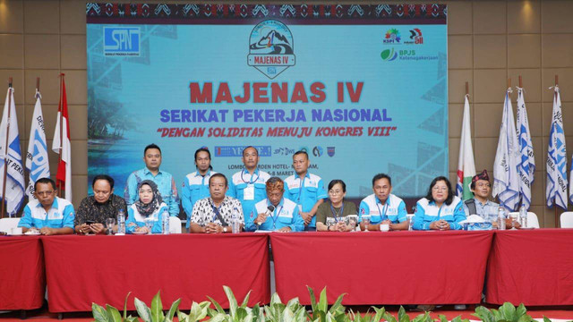 Serikat Pekerja Nasional (SPN) seluruh Indonesia menggelar Sidang Majelis Nasional (Majenas) SPN IV dan deklarasi dukung Ganjar Pranowo di Lombok Garden Hotel, Lombok, Nusa Tenggara Barat (NTB). Foto: Dok. Istimewa