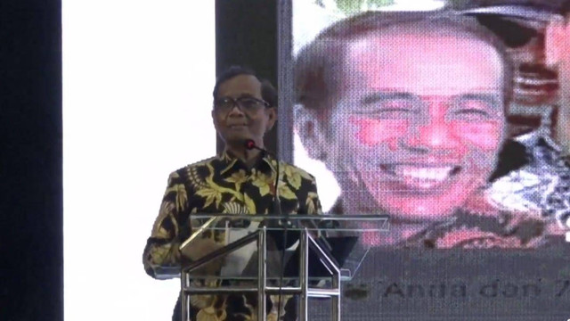 Menkopolhukam, Mahfud MD, saat memberikan keynote speech di UGM, Rabu (8/3). Foto: Widi RH Pradana