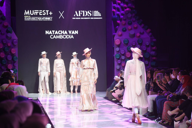 MUFFEST+ 2023 Dibuka, Hadirkan Banyak Jenama Modest Fashion Indonesia. Foto: Akbar Nugroho Gumay/Antara Foto