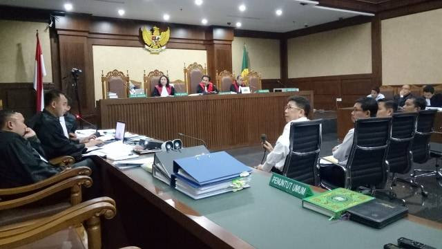 Sidang kasus suap pajak dengan terdakwa Country Director PT EKP, Ramanicker Rajamonahan, dengan saksi pejabat pajak Wahono Saputro. Foto: Nikolaus Harbowo/kumparan