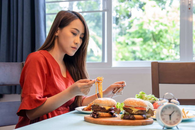 Bisa Hambat Pemulihan, Ini Makanan yang Harus Dihindari Usai Operasi Caesar! Foto: Manop Boonpeng/Shutterstock