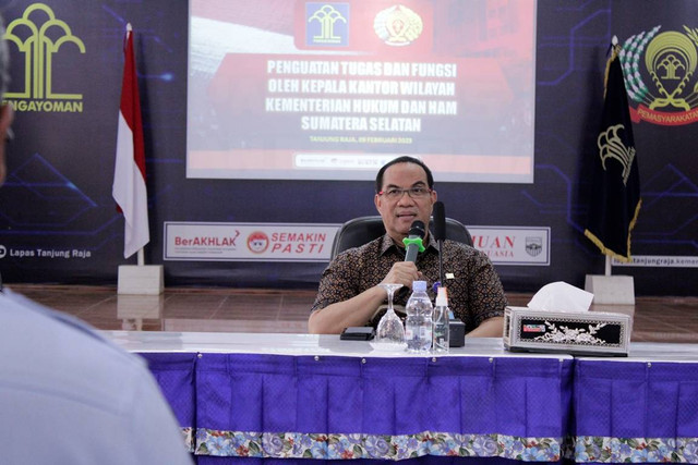 Kakanwil memberikan pengarahan. Foto : Humas Latanja