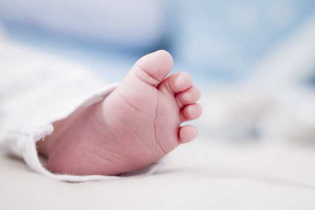 Ilustrasi ukuran kaki bayi 6 bulan. Foto: Pexels.com