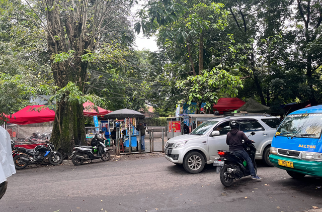 Tempat Makan di dekat Parkiran Seni Rupa ITB. Foto: Dokumentasi Pribadi
