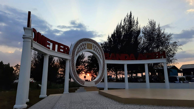Tugu titik nol kilometer Banda Aceh di Gampong Jawa. Foto: Habil Razali/acehkini 