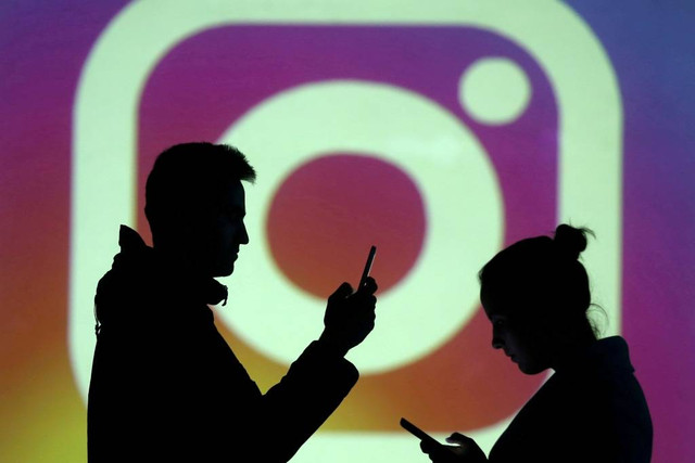 Ilustrasi cek unfollowers Instagram. Foto: REUTERS/Dado Ruvic