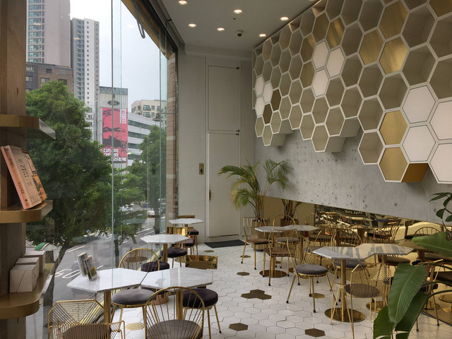 Ilustrasi Cafe Murah di Surabaya. Foto: Unplash/Taewoo Kim