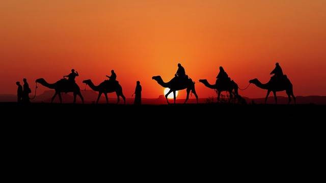 Ilustrasi hijrahnya Kaum Muhajirin dari Makkah ke Madinah. Foto: Pixabay/Rauschenberger