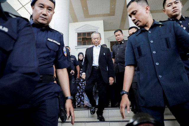 Mantan Perdana Menteri Malaysia Muhyiddin Yassin di Kompleks Pengadilan Kuala Lumpur di Kuala Lumpur, Malaysia, Jumat (10/3/2023).  Foto: Hasnoor Hussain/REUTERS