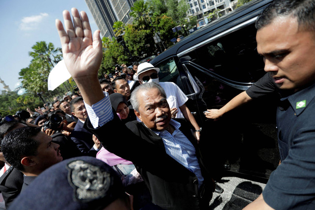 Mantan Perdana Menteri Malaysia Muhyiddin Yassin di Kompleks Pengadilan Kuala Lumpur di Kuala Lumpur, Malaysia, Jumat (10/3/2023).  Foto: Hasnoor Hussain/REUTERS