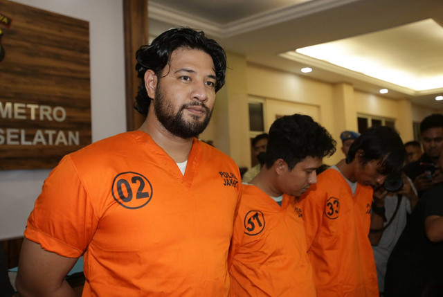 Ammar Zoni dihadirkan dalam konferensi pers terkait penyalahgunaan narkotika di Polres Jakarta Selatan, Jakarta, Jumat (10/3/2023). Foto: Agus Apriyanto
