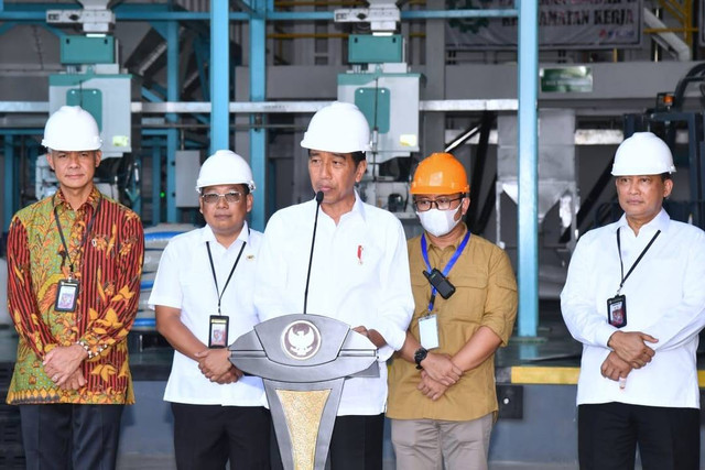 Presiden Jokowi meresmikan Sentra Penggilingan Padi Sragen, Kabupaten Sragen, Provinsi Jawa Tengah, pada Sabtu (11/3/2023). Foto: Rusman/Biro Pers Sekretariat Presiden