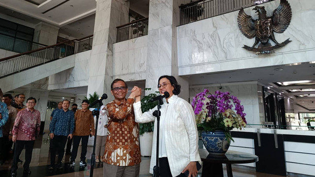 Konferensi pers Menkeu Sri Mulyani dan Menkopolhukam Mahfud MD di Kantor Kemenkeu, Sabtu (11/3/2023). Foto: Akbar Maulana/kumparan