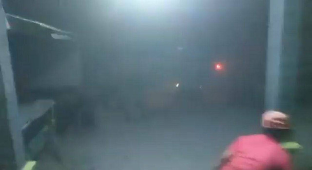 Daerah Paten, Magelang yang gelap karena hujan abu Merapi. Foto: istimewa