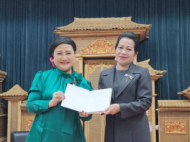 Memperingati International Women’s Day, pendiri LSPR, Prita Kemal Gani, melakukan diskusi bedah buku biografinya “Prita Kemal Gani, 30 Tahun Sebagai Pendidik. Multi Peran Menjadi Pemimpin, Tokoh Humas, Istri, dan Ibu”, pada Jumat (10/3), di Sekolah Republik Indonesia Tokyo, Jepang. Foto: LSPR Institute of Communication & Business
