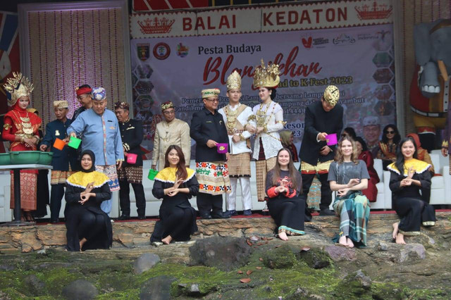 Provinsi Lampung memiliki tradisi adat budaya yang masih dilestarikan dalam menyambut bulan suci Ramadhan yakni bernama Belangiran atau Blangikhan. | Foto : Dok. Pemprov Lampung.