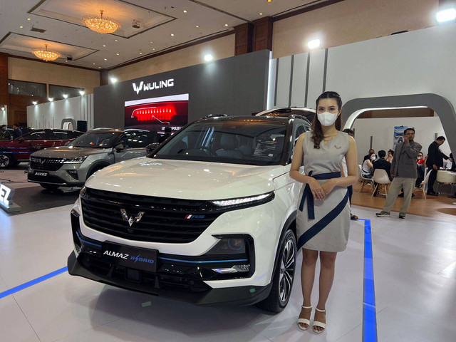 Wuling Almaz Hybrid di Jakarta Auto Week 2023. Foto: Sena Pratama/kumparan