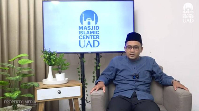 H. Rahmadi Wibowo S., Lc., M.A., M.Hum., pembicara Kajian agama Masjid Islamic Center (IC) Universitas Ahmad Dahlan (UAD) (Foto: Zahro)