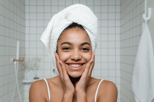 Skincare remaja murah bisa dimanfaatkan untuk merawat kulit remaja. Foto: Pexels.com