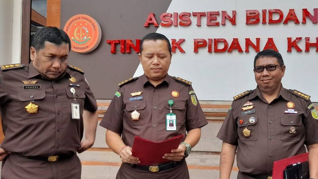 Pengumuman penetapan Rektor Unud Bali sebagai tersangka kasus korupsi dana SPI di Kejati Bali, Senin (13/3/2023) - KAD