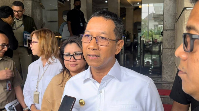 Pj Gubernur DKI Jakarta Heru Budi Hartono usai sambangi Kementerian ATR/BPN, Senin (13/3/2023). Foto: Haya Syahira/kumparan