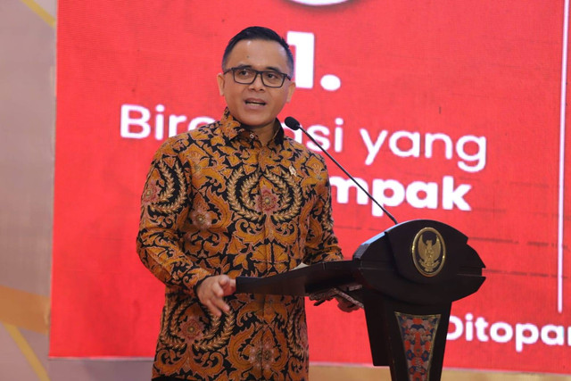 Menteri PANRB Abdullah Azwar Anas meluncurkan Kompetisi Inovasi Pelayanan Publik (KIPP) Tahun 2023 di Gedung Negara Grahadi, Surabaya, Jawa Timur, pada Senin (13/3/2023). Foto: KemenPANRB