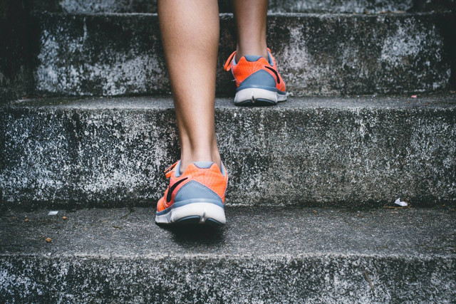 Cara mengatasi kaki kram, foto: Unsplash