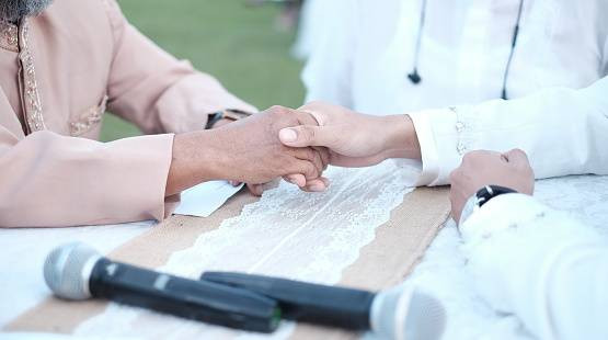 Jelaskan Pengertian Nikah Menurut Islam!    Foto:Unsplash