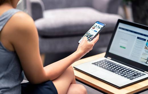 Ilustrasi membuka akun Facebook. Foto: Unsplash.com