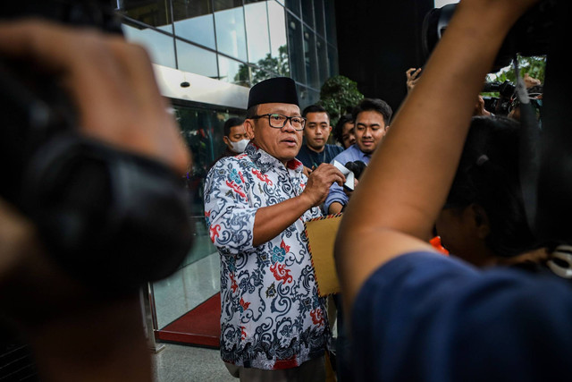 Ketua Indonesia Police Watch (IPW), Sugeng Teguh Santoso mendatangi Komisi Pemberantasan Korupsi (KPK), Jakarta, Selasa (14/3/2023). Foto: Jamal Ramadhan/kumparan