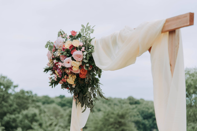 Ilustrasi Ucapan untuk Kado Pernikahan Islami. Foto: Unsplash/Samantha Gades.