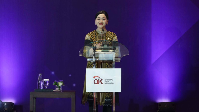 Kepala Eksekutif Pengawas Perilaku Pelaku Usaha Jasa Keuangan, Edukasi, dan Pelindungan Konsumen OJK Friderica Widyasari Dewi dalam acara Sosialisasi Pengawasan Perilaku Pelaku Usaha Jasa Keuangan, Selasa (14/3/2023). Foto: OJK