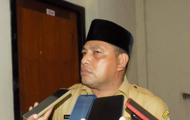 Sekretaris Daerah Kepulauan Sula, Muhlis Soamole. Foto: La Ode Hizrat Kasim/cermat