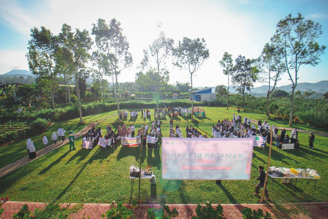 Bersama Pesantren Fathussalam, Dompet Dhuafa Jawa Timur menggelar kegiatan tarhib Ramadan di Bumi Maringi Peni (BMP) Desa Tawangsari, Pujon, Malang. Sekitar bareng 500-an santriwan-santriwati TPQ antusias berpartisipasi dalam kegiatan yang diselenggarakan dalam rangka menyambut datangnya bulan Ramadan dan membangun silaturahmi antar TPQ Setawangsari (Senin, 13/03/2023).