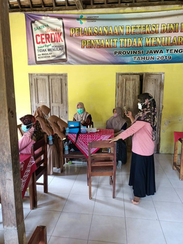 Dosen Unisri Surakarta "Elinda Rizkasari" ketika mengikuti vaksin Booster kedua di dukuh Baran Wonosari Klaten/Foto : Dokpri