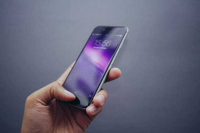  Cara Mengatasi Layar HP Tidak Bisa Disentuh. Foto: Unsplash.com