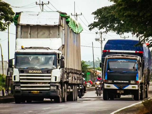 Ilustrasi truk ODOL di Pantura Foto: Rizki Fajar Novanto/kumparan