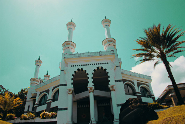 Ilustrasi Islam di Indonesia. Sumber: fadly suhada/Unsplash.com