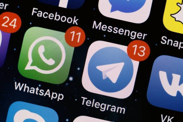  Cara Agar Whatsapp Tidak Disadap. Foto: AlexandraPopova/Shutterstock